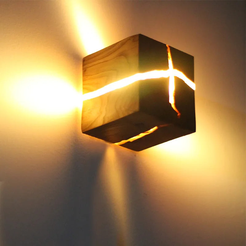 Luz de Pared WoodAura | Diseño de Resina y Madera Maciza Tallada a Mano