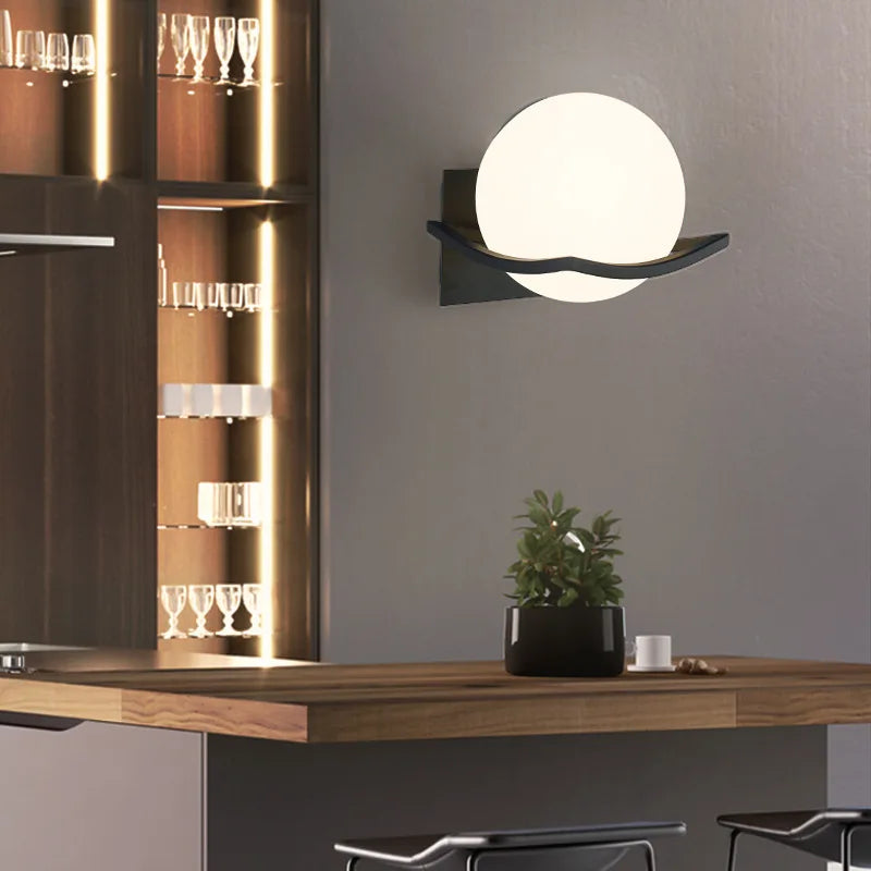 Lámpara de Pared Makar | Aplique Moderno Europeo con Globo de Vidrio