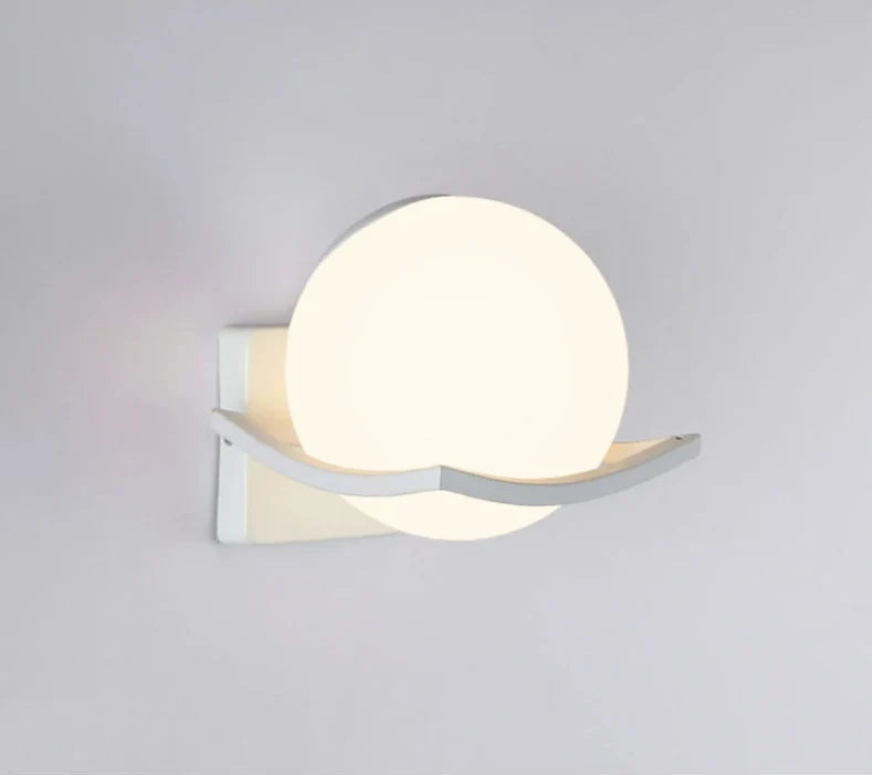 Lámpara de Pared Makar | Aplique Moderno Europeo con Globo de Vidrio