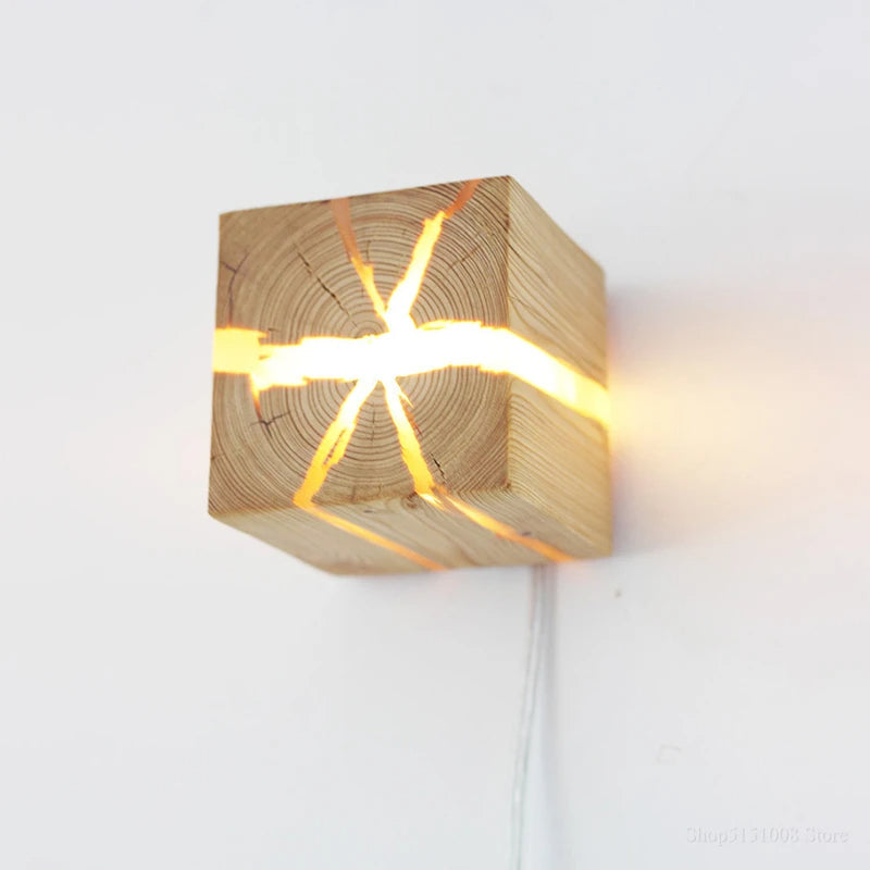 Luz de Pared WoodAura | Diseño de Resina y Madera Maciza Tallada a Mano