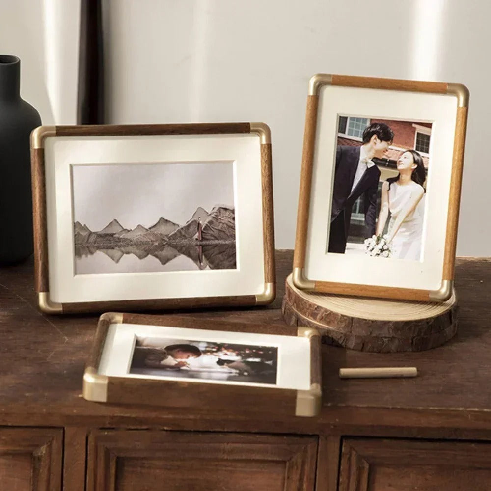 Marco de fotos de mesa Brooks | Diseño antiguo de madera y latón